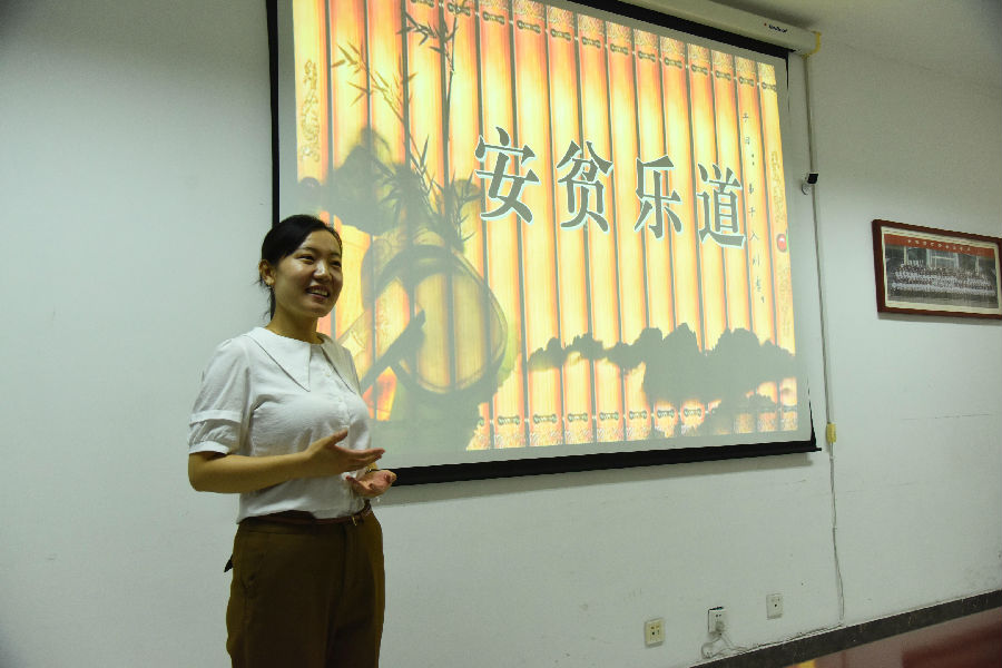 英国365集团公司举办“玫瑰书香”读书分享活动.JPG